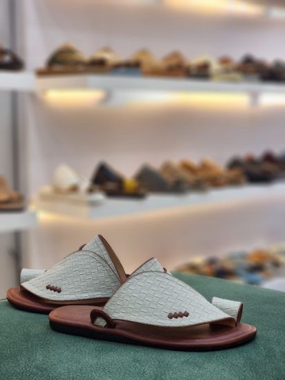 صورة شرقي نقش تمساح جلد طبيعي ارضيه مرنه ومنخفضه